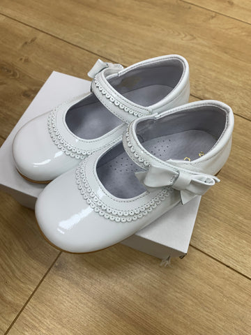 Pretty originals white patent Mary Jane shoes